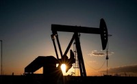 美国WTI原油期货周五重挫5.7% 跌破80美元关口